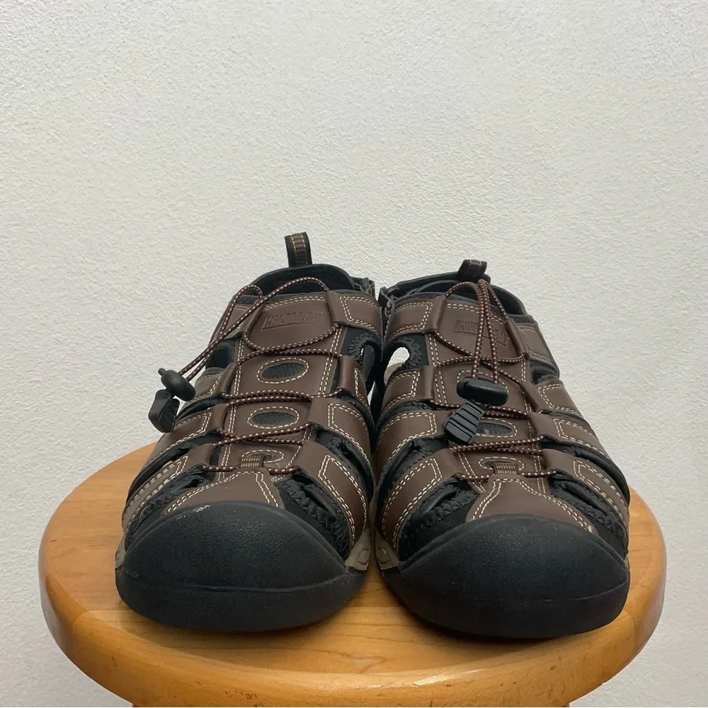 NWOT Khombu Brown Faux Leather Open Side Fisherman Sandals Size 12 Men's